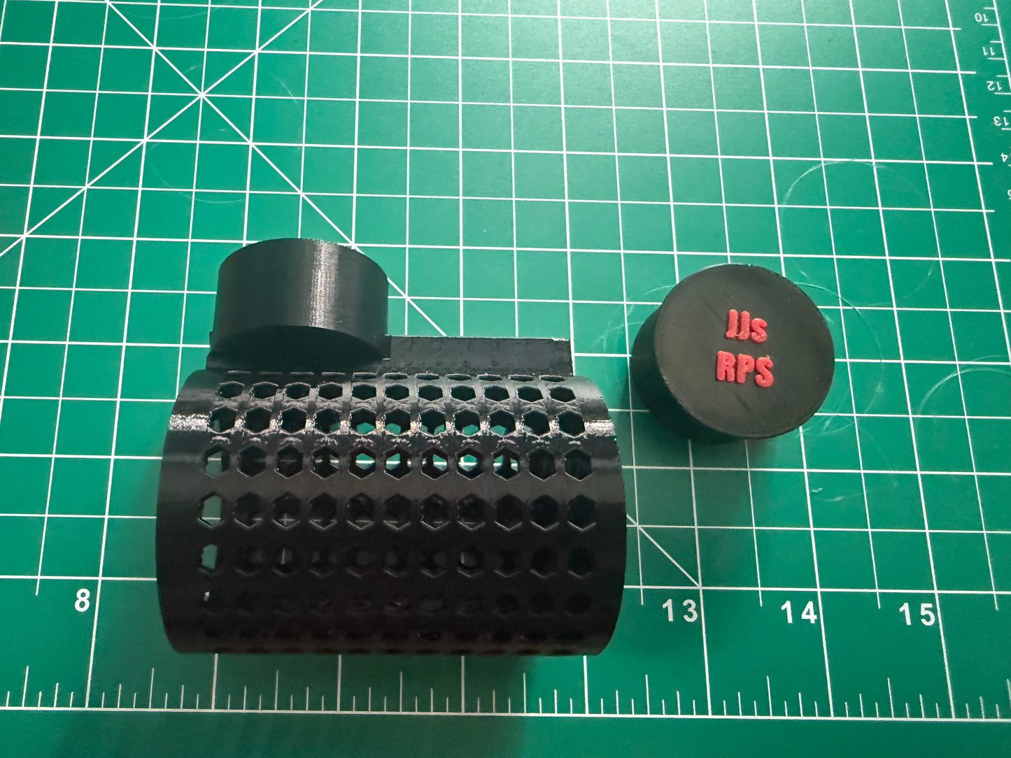 Large Magnetic Feeder Cup